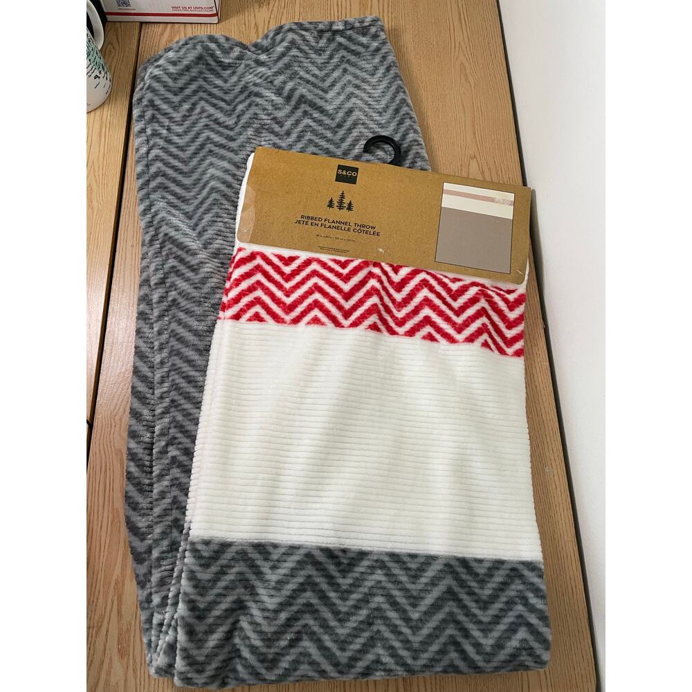 New Ribbed Flannel Fleece Throw Red White and Gray size 48”x60” Super Soft